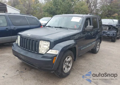 2008 Jeep Liberty Sport из США, поврежденный, VIN 1J8GP28K18W240932
